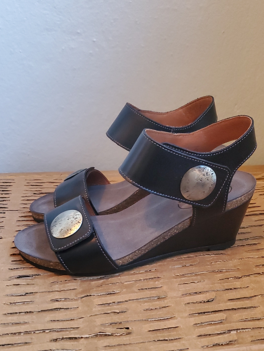 New!!!Taos Carousel Wedge Sandals Size 6- 6.5 Black